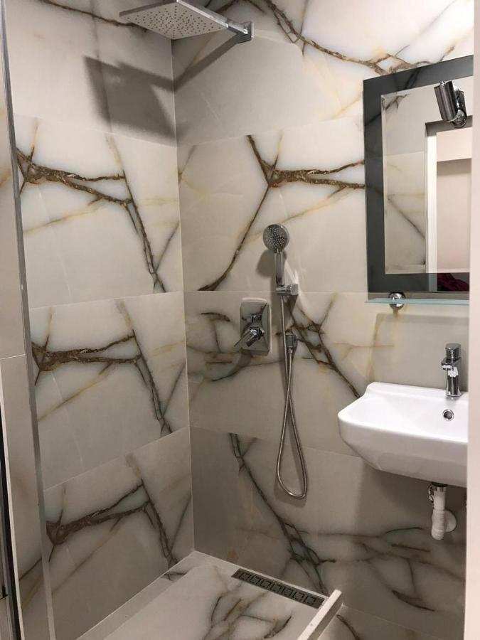 Central Welcoming Apartment In Тирана Екстериор снимка