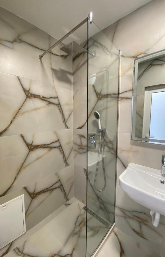 Central Welcoming Apartment In Тирана Екстериор снимка