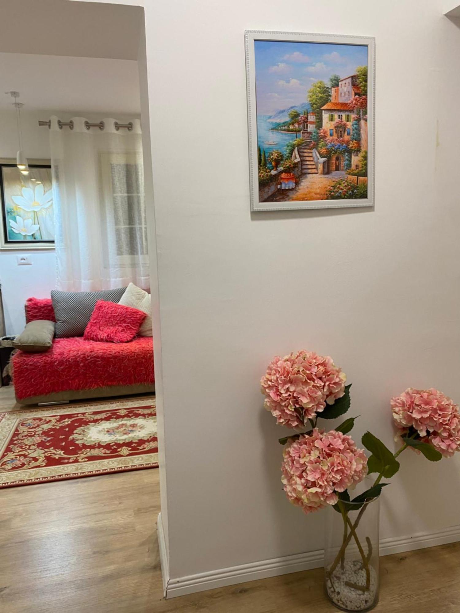 Central Welcoming Apartment In Тирана Екстериор снимка